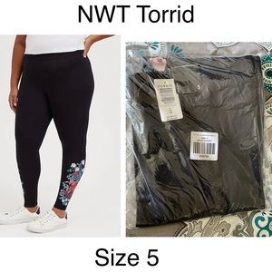NWT Torrid Floral Leggings size 5